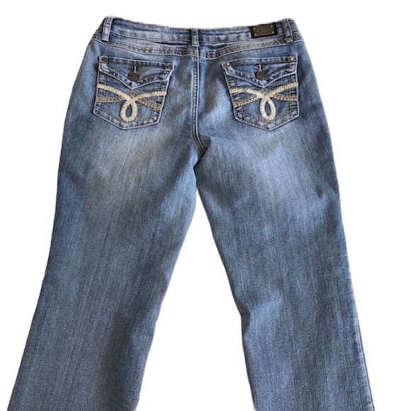 Earl Jeans, Size 8 Straight Leg Embroidered EUC Medium/Light Wash - Picture 4 of 8